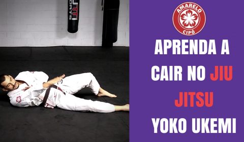 Imagem do Prof. Aquila Lanza no tatame realizando um yoko ukemi texto: Aprenda a Cair no JIU-JITSU