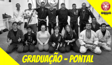 Foto da graduação de jiu jitsu em pontal com várias pessoas